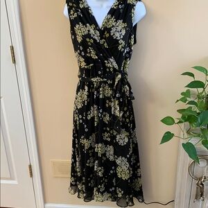🌼Liz Claiborne Yellow, black and White Midi Sundress with V-neck and Wrap Style